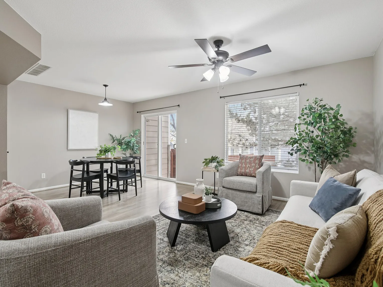 3 bed, 1299 sqft, $2,100 — Photo 4