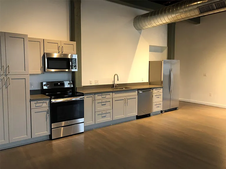 102 E 2nd St #203 — Photo 5