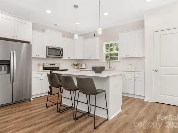 4233 Whispering Oaks Dr, Charlotte, NC 28213