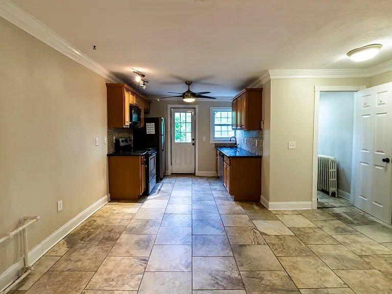5910 Bryant St — Photo 3