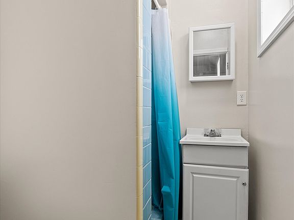 5th image of 205 E Main St #12