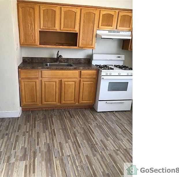 2nd image of 6482 Musgrave St