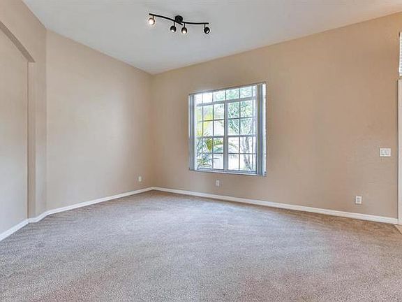 4th image of 11809 Holly Creek Dr