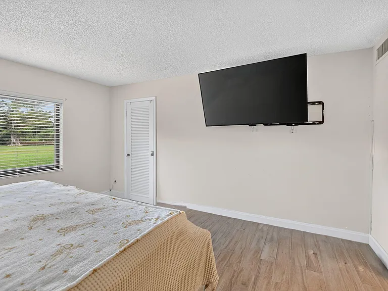 21211 Lago Cir #C — Photo 20