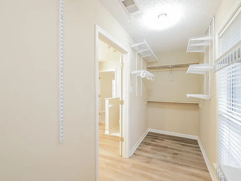 25 Oakland Woods Cv — Photo 13