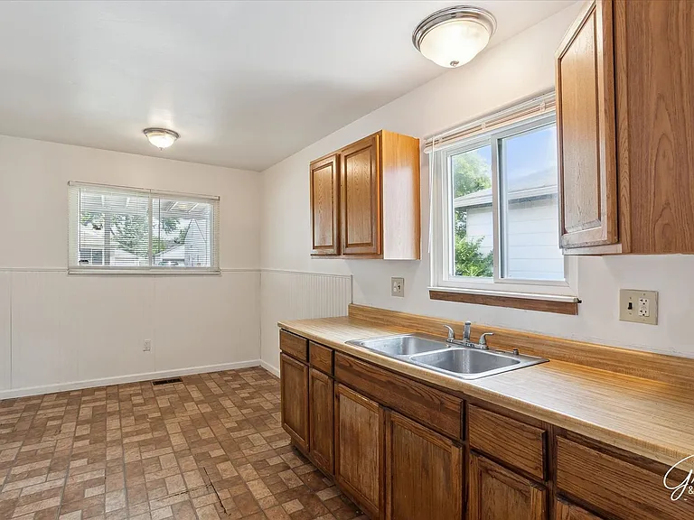 8684 Republic Ave — Photo 11