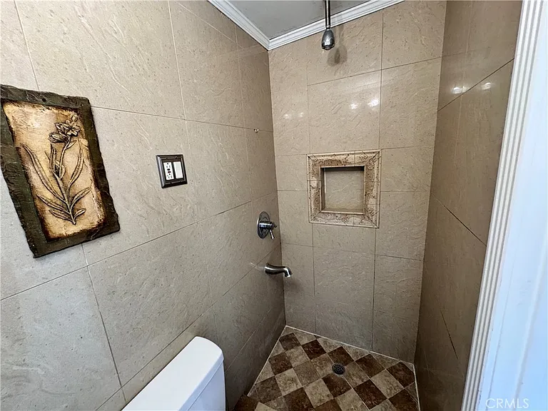 2138 N Frederic St — Photo 24