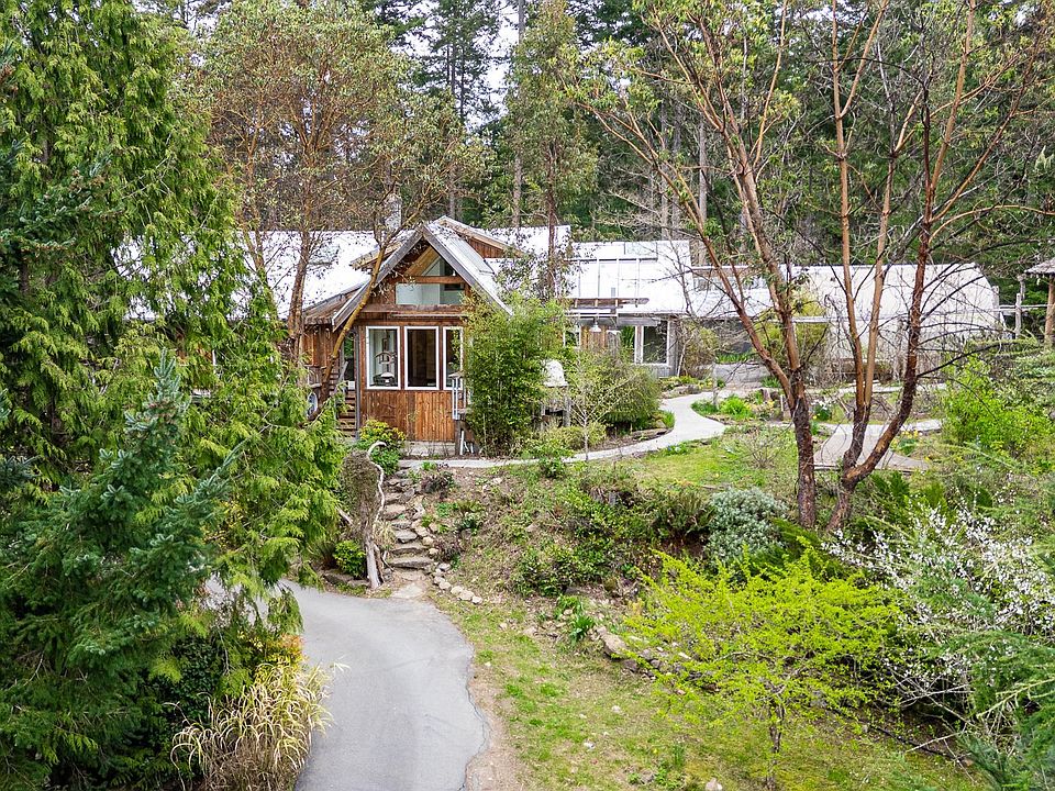1st image of 375 Village Bay Rd