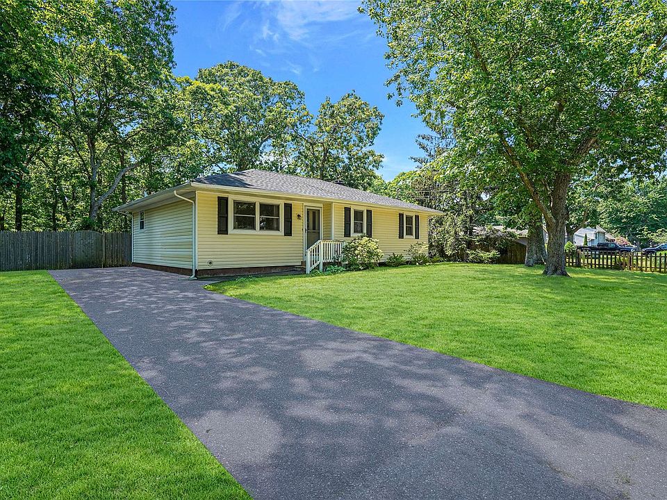 1st image of 8 Golden Gate Dr
