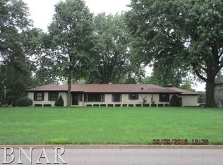 2810 E Oakland Ave, Bloomington, IL 61704