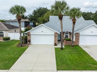 630 Woodview Dr, Tavares, FL 32778