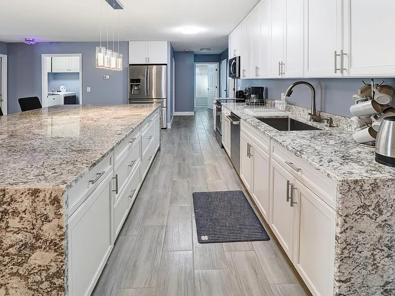 615 NE 15th Pl — Photo 15