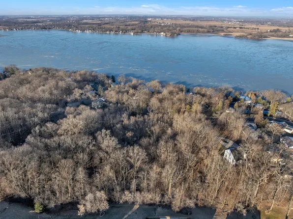 2020 Lake Shore Dr, Twin Lakes, WI 53181