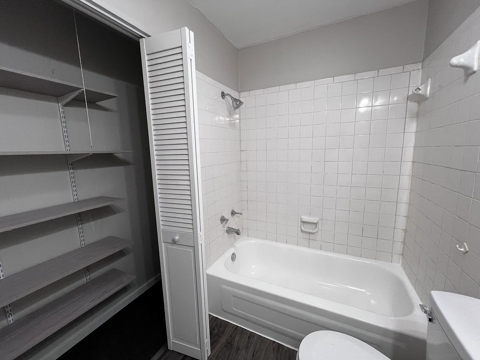 204 W Washington St — Photo 2