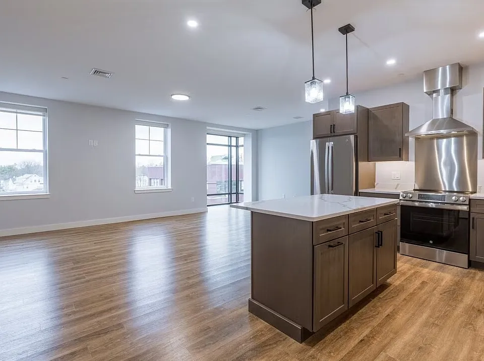 21 Summer St #204