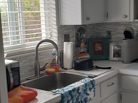 5th image of 426 NE 7th Ave APT 1B