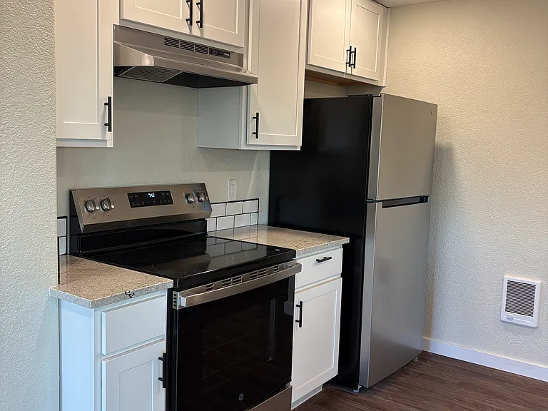 1460 Cascade Dr — Photo 6