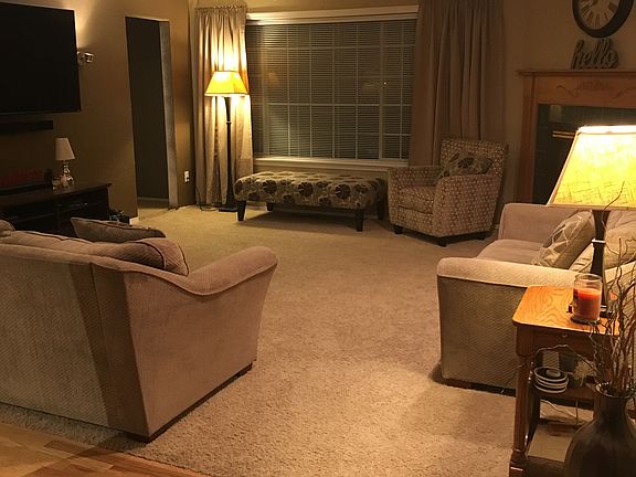 Entryway to livingroom