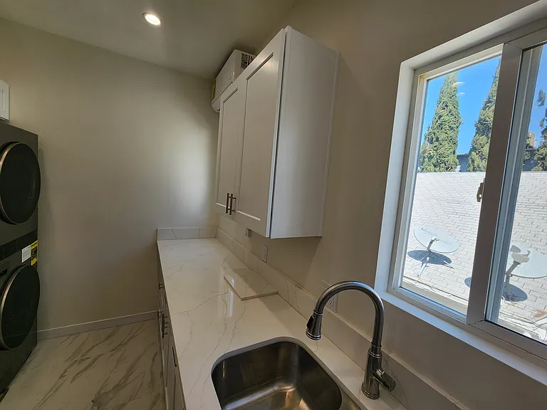737 N Ridgewood Pl #1/2 — Photo 23