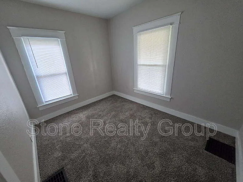 3 bed, 1.0 bath, $950 — Photo 4