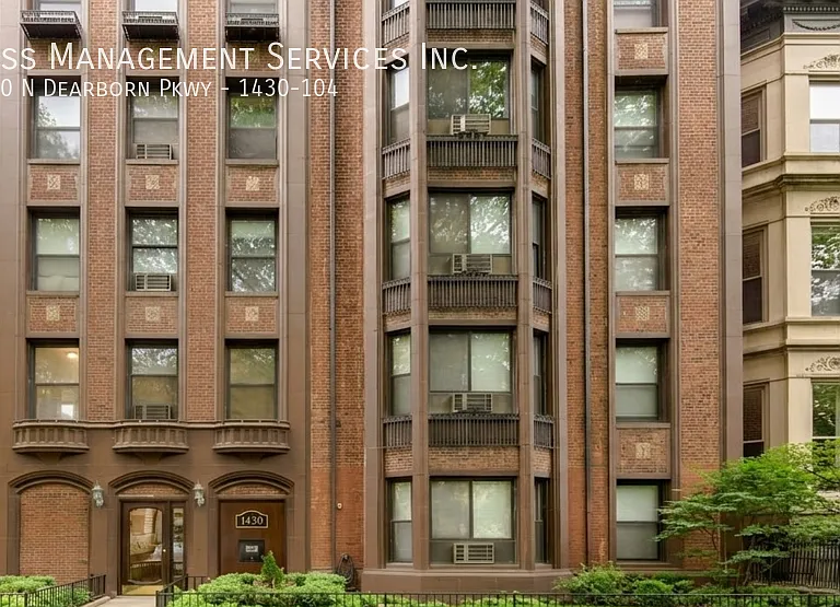 1430 N Dearborn Pkwy — Photo 1