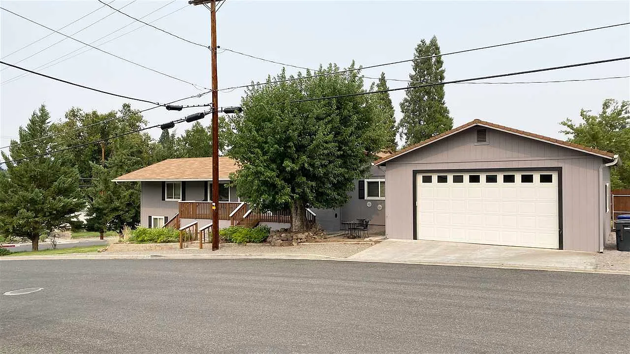 208 N Fairchild St photo 1