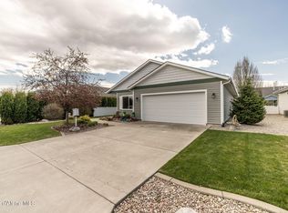 832 W Oakwood Dr, Hayden Lake, ID 83835