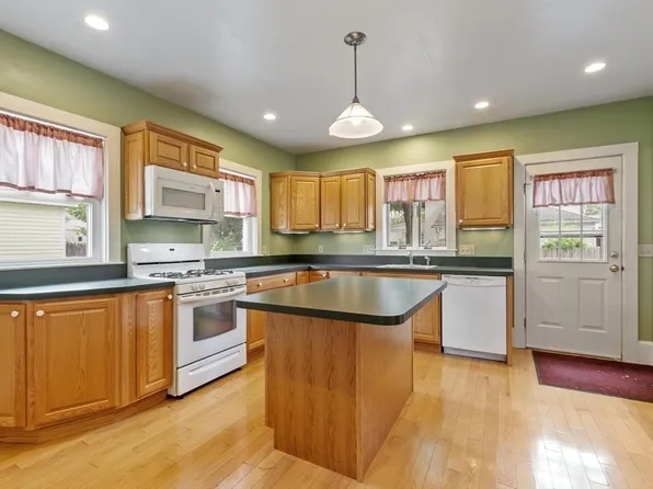 14 Doane St, Fitchburg, MA 01420