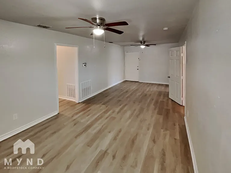 1721 Whiting Dr — Photo 8