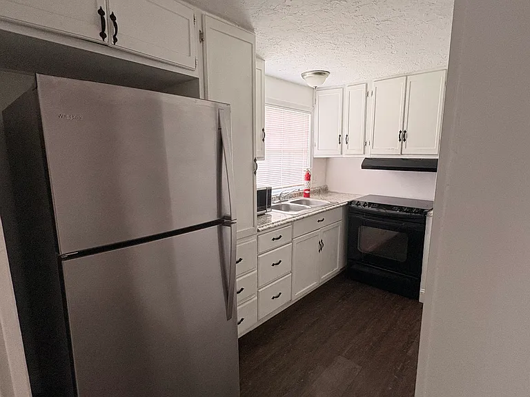 4395 Helen Ave #6 — Photo 5