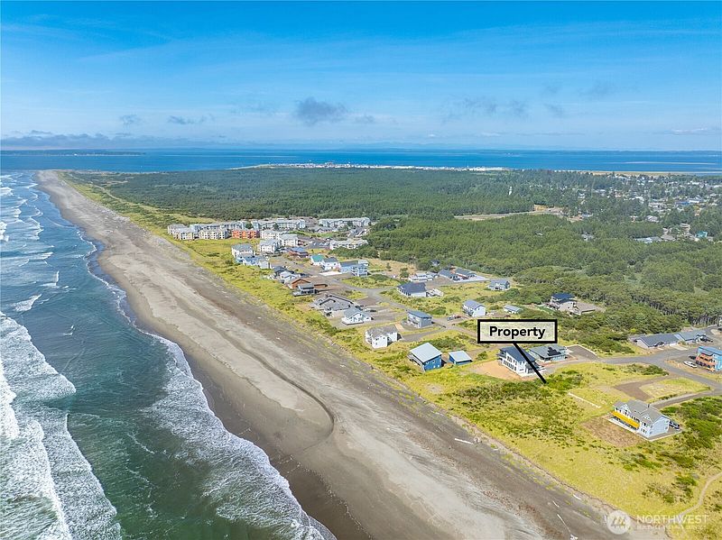 3rd image of 615 Dune Crest Loop