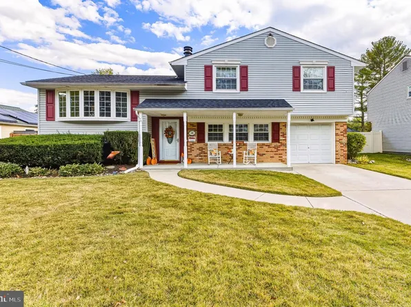 831 Richmond Dr, Sicklerville, NJ 08081