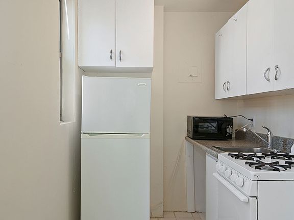 5th image of 1121 Arlington Blvd APT 923