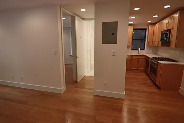 Rented by PMG Real Estate  | media 25