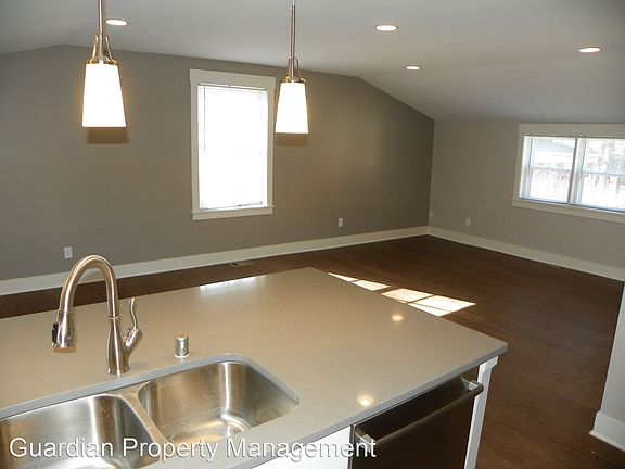 3rd image of 400 Holly Ave