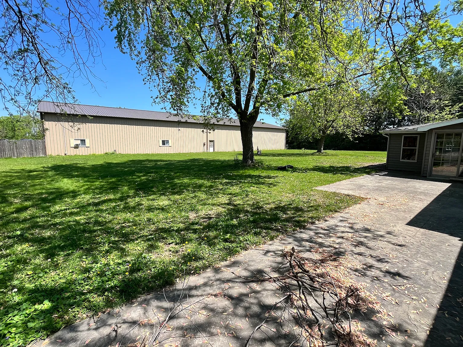 1506 Rhodes Ln — Photo 3