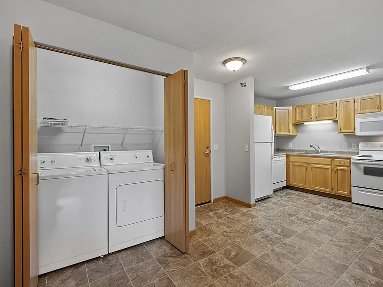 Creekside Commons Apartments — Photo 55