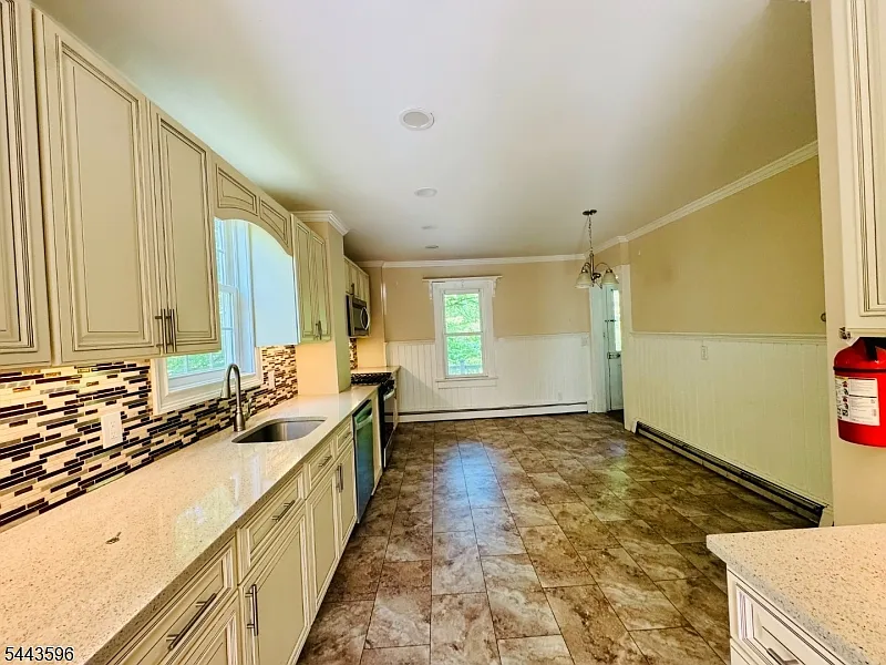 4 bed, 2.5 bath, $3,450 — Photo 4