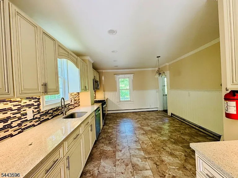 41 W Main St — Photo 4