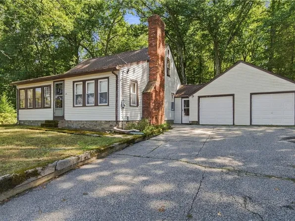 374 Reservoir Rd, Pascoag, RI 02859