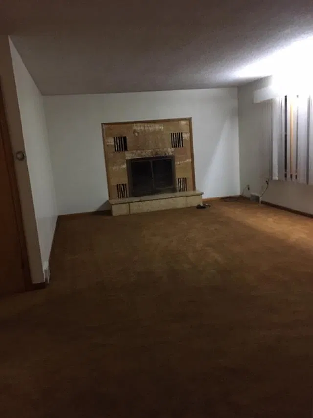 1601 W College St — Photo 2