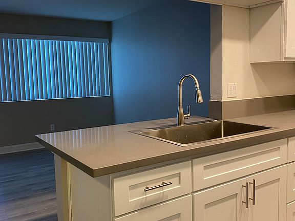 5th image of 441 W Burchett St #204