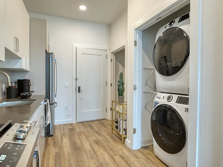Elevate your lifestyle at Hamilton Crossing Apartments. Enjoy the convenience of in-unit laundry paired with modern finishes in an inviting layout. Check out our beautiful amenities and make this space your new home today!
