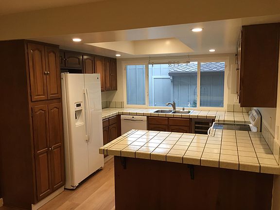 3rd image of 105 Walnut Hill Ct