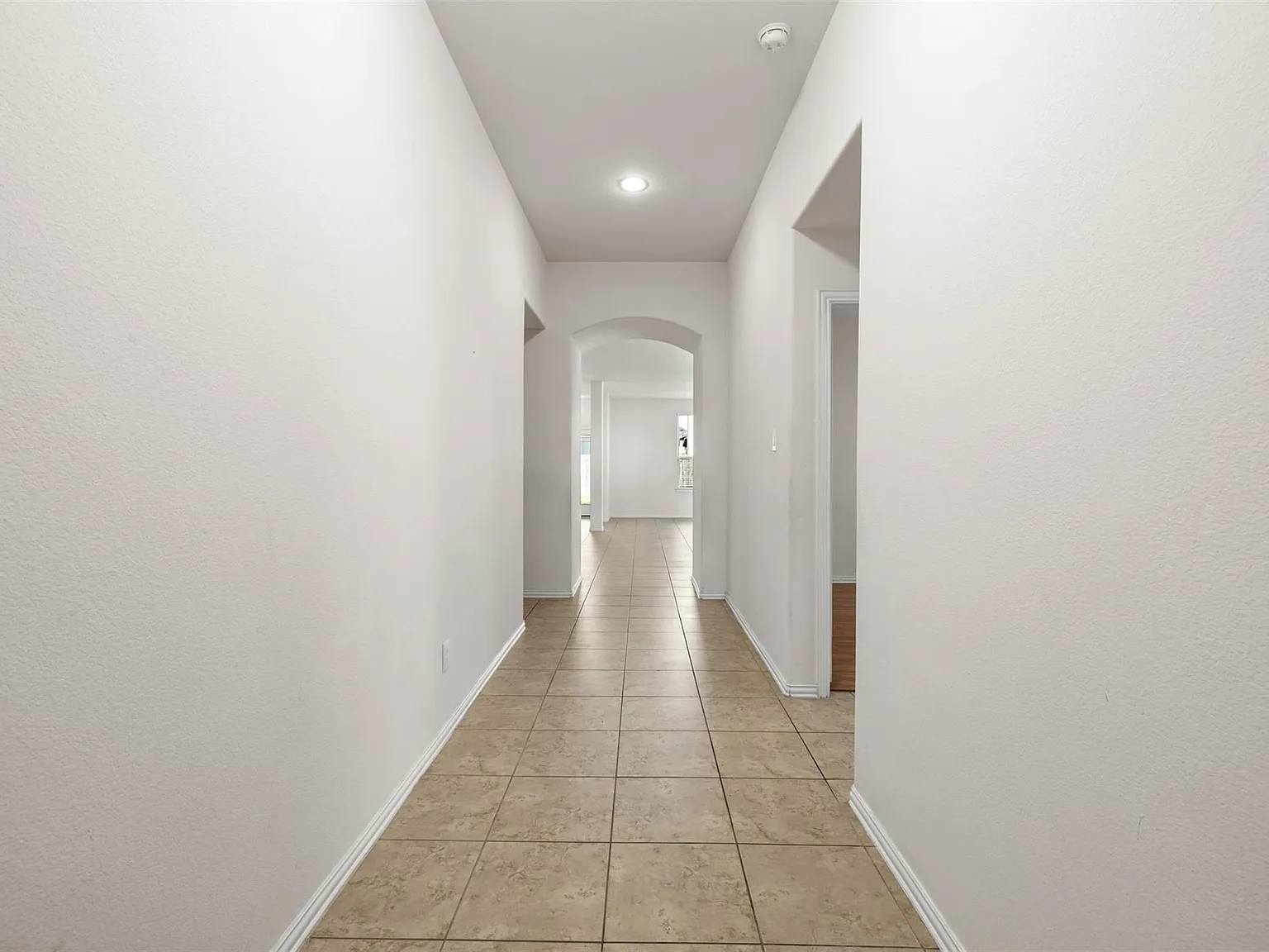 3 bed, 2.0 bath, 1846 sqft, $2,050 — Photo 2