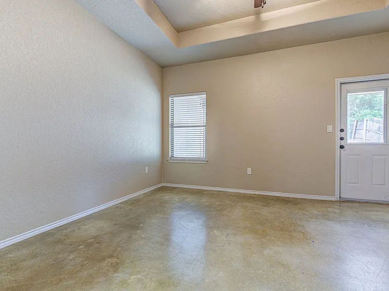 1042 Carolyn Cv — Photo 5