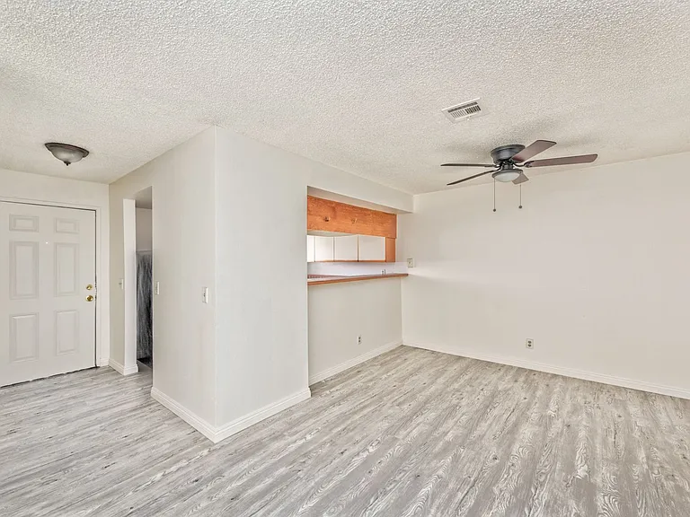 2080 Karen Ave #B63 — Photo 2