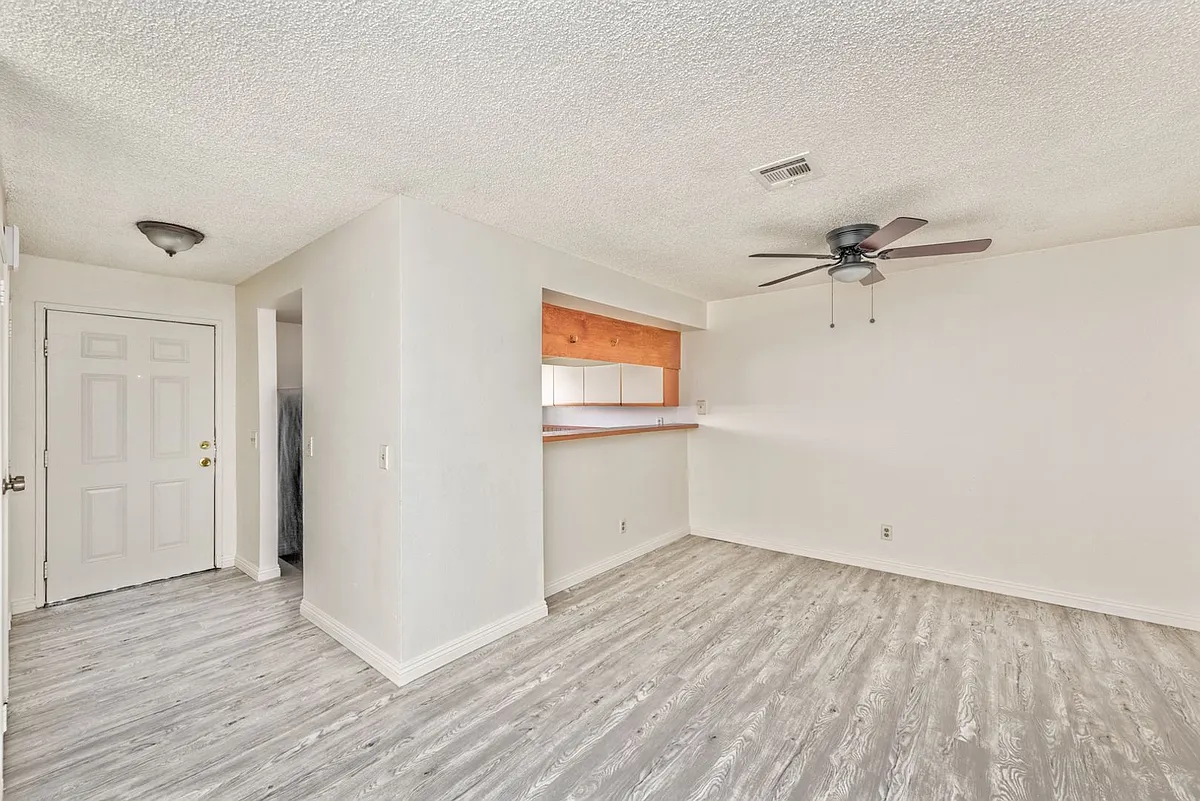 Building Photo - 2080 Karen Ave #B63