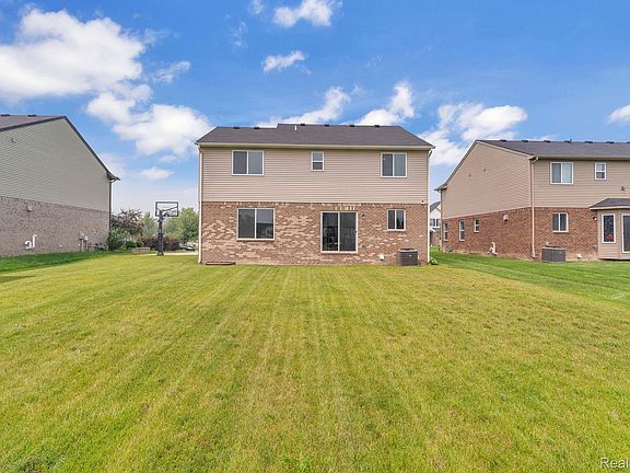 5th image of 7275 Castell Blvd