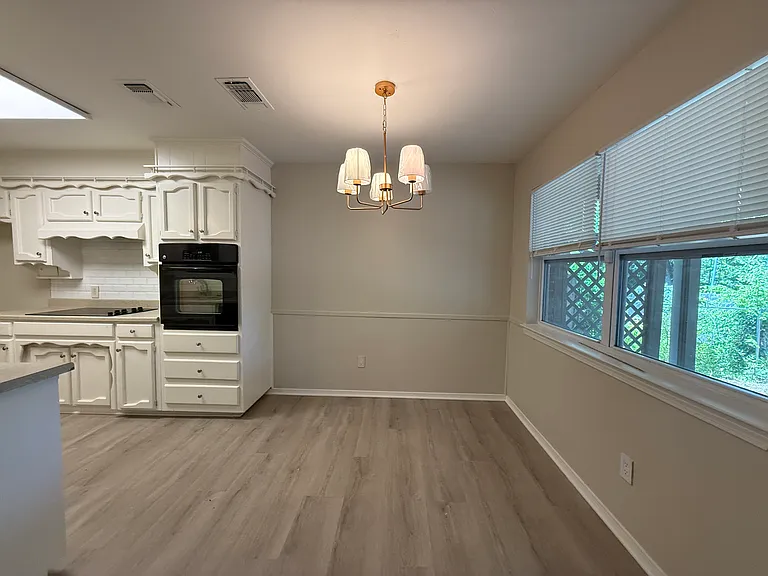 5204 Winifred Dr — Photo 10